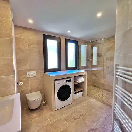 Le Travolta Avec Merveilleuse Terrasse, Chic Et Lumineux A Deux Pas Du Centre-ville Apartment